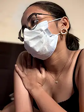 Snapshot of Hotrupali_19 chatting on 11.30.25 Hotrupali 19 online show from 11.30.25