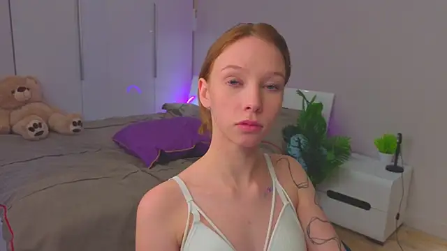 Snapshot of LilyPoetry_ chatting on 11.22.25 LilyPoetry online show from 11.22.25