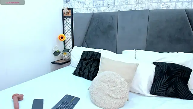 Maray Lous online show from 11.27.25