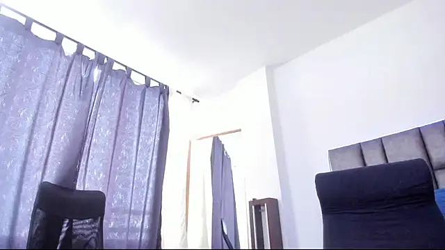 Snapshot of sarahhernandez chatting on 05.21.26 sarahhernandez online show from 05.21.26