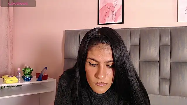 Snapshot of Ailyn-9 chatting on 11.13.25 Ailyn-9 online show from 11.13.25