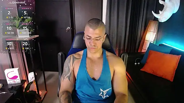 Snapshot of Zed_ferrer chatting on 05.17.26 Zed ferrer online show from 05.17.26