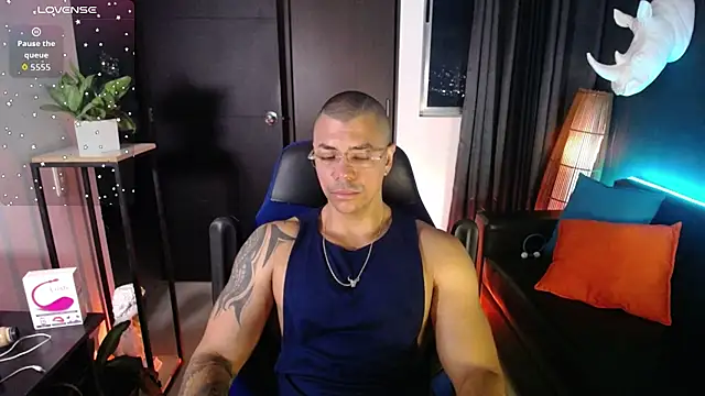Snapshot of Zed_ferrer chatting on 05.18.26 Zed ferrer online show from 05.18.26