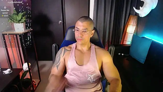 Snapshot of Zed_ferrer chatting on 05.25.26 Zed ferrer online show from 05.25.26