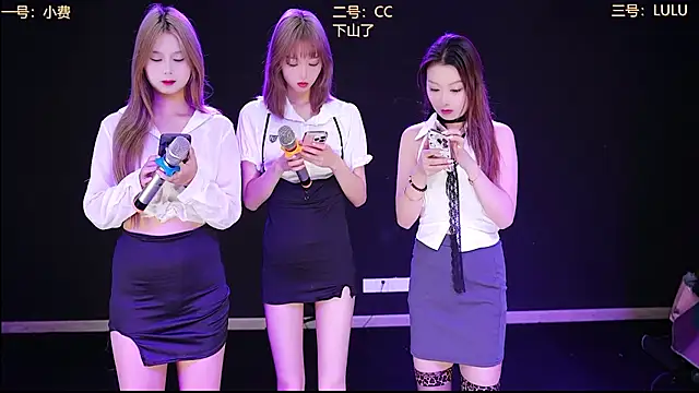 Snapshot of Emerald_Girls chatting on 11.13.25 Emerald Girls online show from 11.13.25