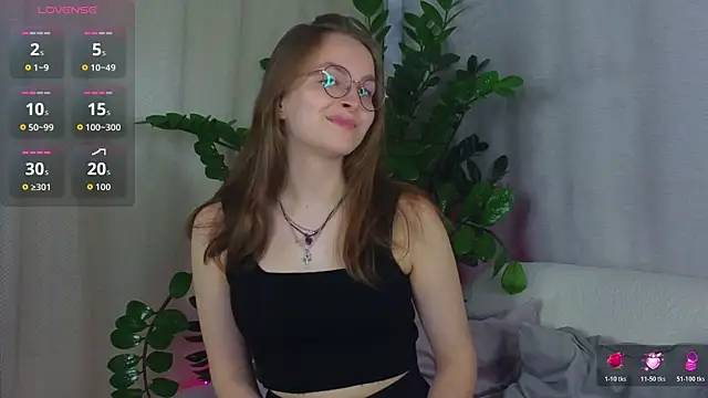 Snapshot of MadisonSmitt chatting on 11.27.25 MadisonSmitt online show from 11.27.25