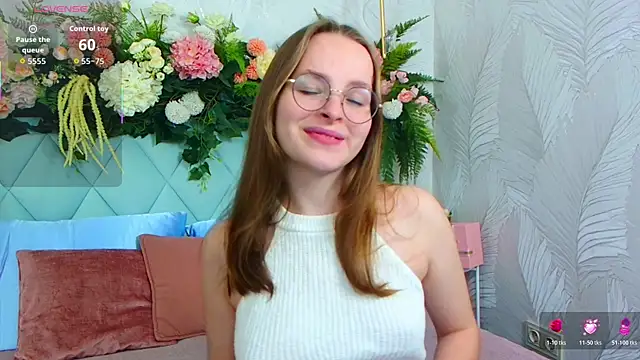 Snapshot of MadisonSmitt chatting on 11.30.25 MadisonSmitt online show from 11.30.25