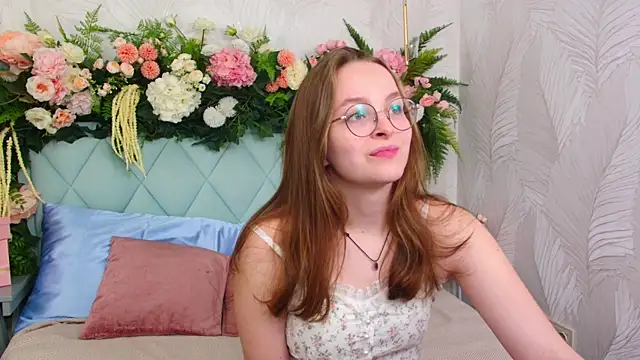 Snapshot of MadisonSmitt chatting on 12.15.25 MadisonSmitt online show from 12.15.25