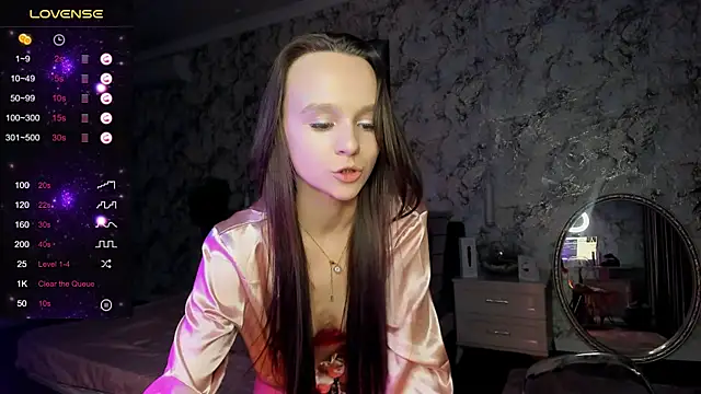 Snapshot of SandraPowers chatting on 11.30.25 SandraPowers online show from 11.30.25