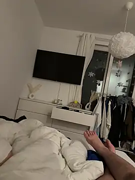 latina w19 online show from 12.13.25