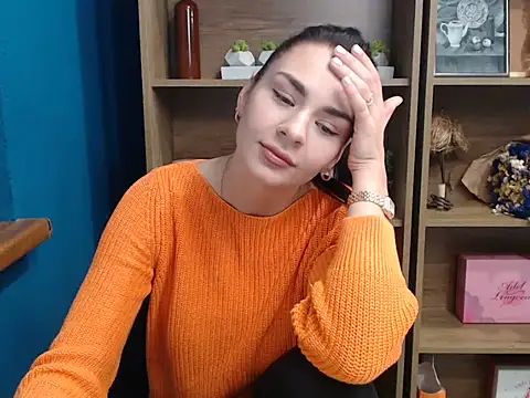 Snapshot of divina_kira chatting on 11.14.25 divina kira online show from 11.14.25