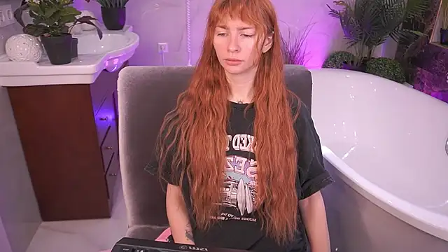 Snapshot of Nicol_Moonn chatting on 04.24.26 Nicol Moonn online show from 04.24.26