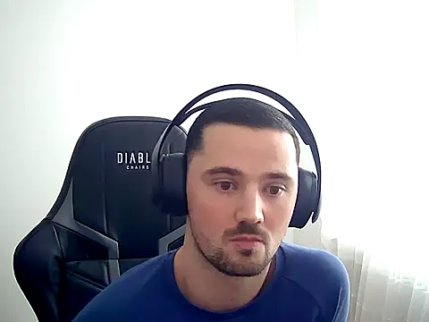 Snapshot of Handsomeboy4you chatting on 11.12.25 Handsomeboy4you online show from 11.12.25