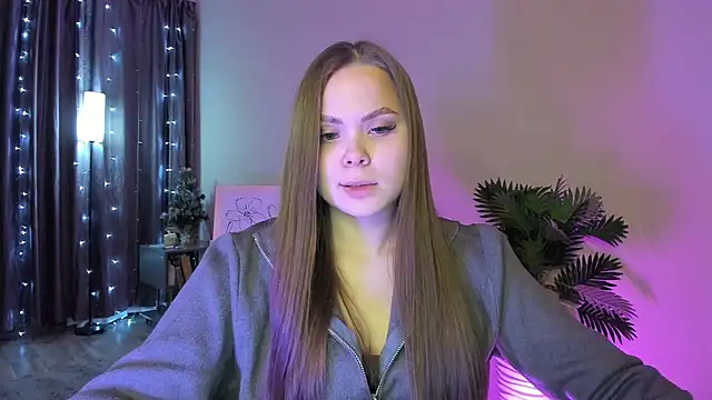 Snapshot of Kira_love_81 chatting on 02.14.26 Kira love 81 online show from 02.14.26