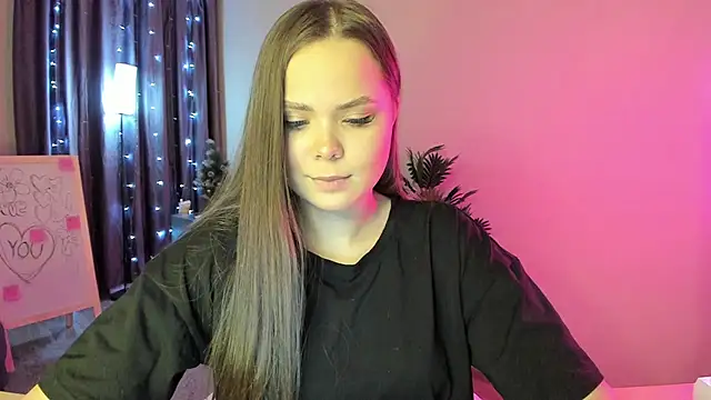 Snapshot of Kira_love_81 chatting on 02.18.26 Kira love 81 online show from 02.18.26