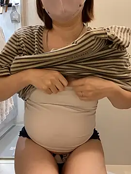 Snapshot of yun_cute chatting on 11.15.25 yun cute online show from 11.15.25