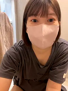 Snapshot of yun_cute chatting on 11.21.25 yun cute online show from 11.21.25