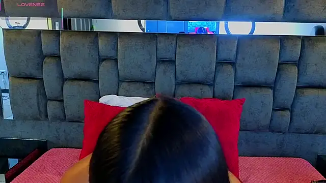 IssaJones  online show from 03.28.26