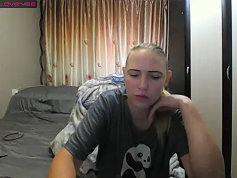 Snapshot of JenniDeep chatting on 06.09.26 JenniDeep online show from 06.09.26