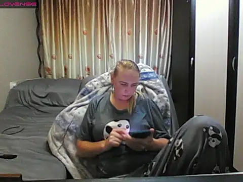 Snapshot of JenniDeep chatting on 06.11.26 JenniDeep online show from 06.11.26
