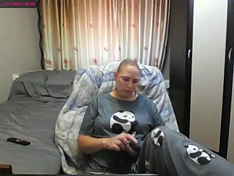 Snapshot of JenniDeep chatting on 06.23.26 JenniDeep online show from 06.23.26