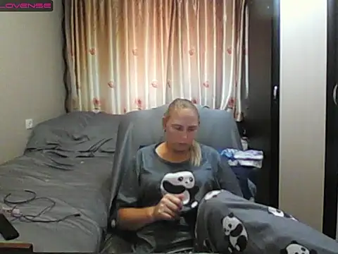 Snapshot of JenniDeep chatting on 07.06.26 JenniDeep online show from 07.06.26