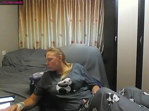 Snapshot of JenniDeep chatting on 07.23.26 JenniDeep online show from 07.23.26