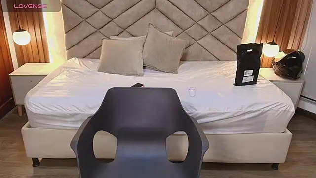 Laracooper  online show from 03.11.26