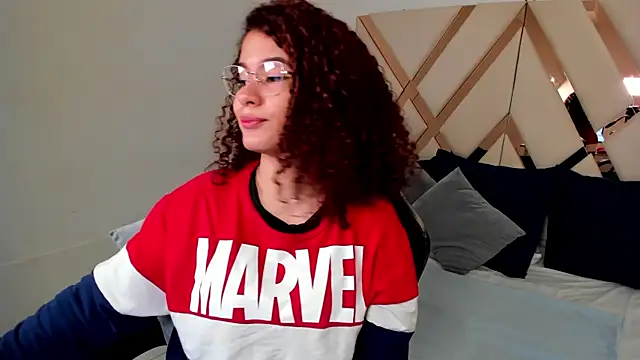 Snapshot of avrilwaynee chatting on 12.18.25 avrilwaynee online show from 12.18.25