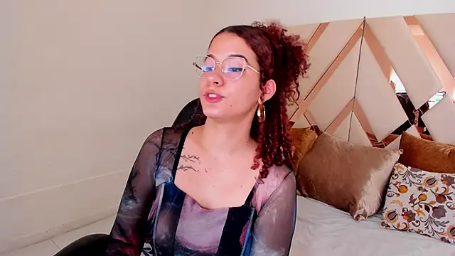 Snapshot of avrilwaynee chatting on 01.08.26 avrilwaynee online show from 01.08.26