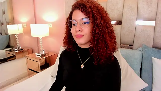 Snapshot of avrilwaynee chatting on 01.11.26 avrilwaynee online show from 01.11.26