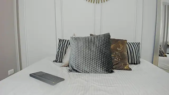 Mia-Kendall online show from 11.29.25