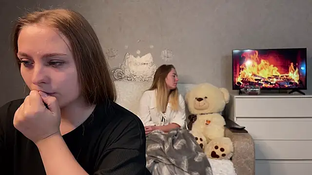 Snapshot of Seylune chatting on 11.30.25 Seylune online show from 11.30.25