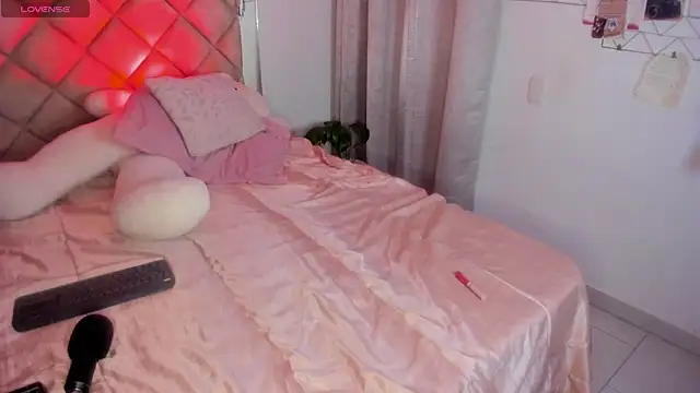 Sweettpepper25 online show from 11.25.25