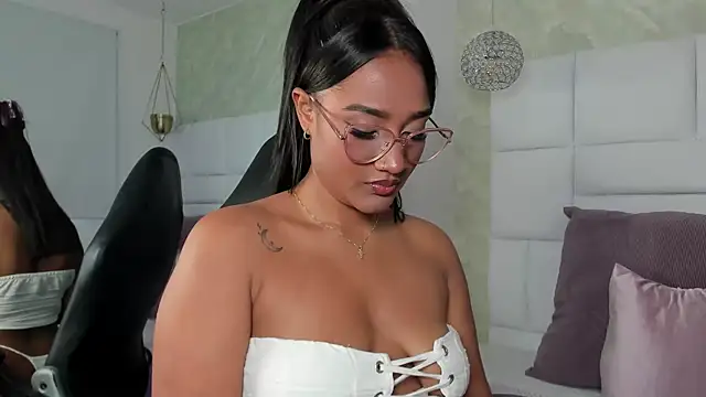 Snapshot of anna_jules chatting on 11.21.25 anna jules online show from 11.21.25