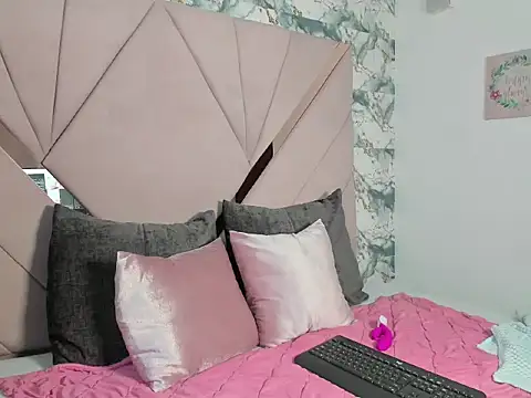 Snapshot of anna_jules chatting on 12.19.25 anna jules online show from 12.19.25