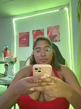 Snapshot of morena-2025 chatting on 05.28.26 morena-2025 online show from 05.28.26