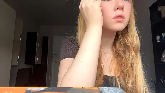 Snapshot of FerminaDepaula chatting on 11.14.25 FerminaDepaula online show from 11.14.25