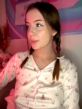 Snapshot of LoKIRAve chatting on 11.25.25 LoKIRAve online show from 11.25.25