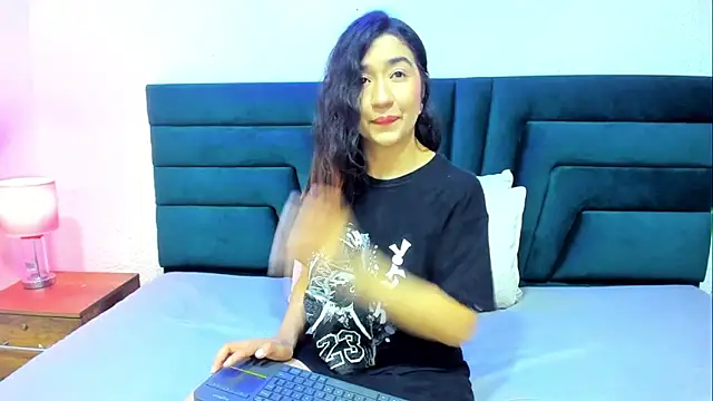 VictoriaRouge  online show from 05.17.26