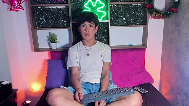 Angeldust19 online show from 11.19.25