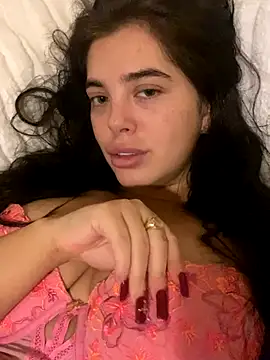 Snapshot of MarnieMarie chatting on 11.26.25 MarnieMarie online show from 11.26.25