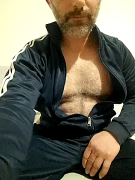 Snapshot of pevalf chatting on 11.13.25 pevalf online show from 11.13.25