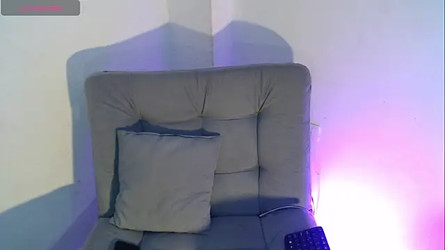 Isabella Hillss online show from 12.20.25