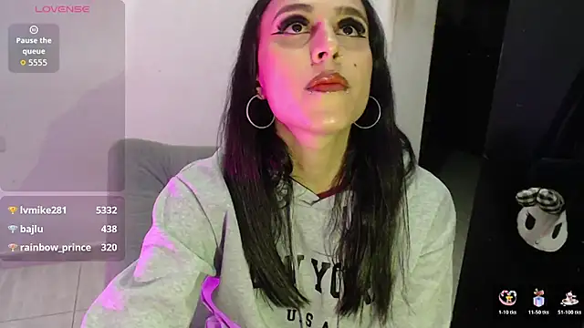 Isabella Hillss online show from 07.03.26