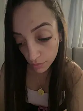 Snapshot of BelleRune chatting on 01.20.25 BelleRune online show from 01.20.25