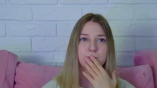 TinnaBurton online show from 03.25.26