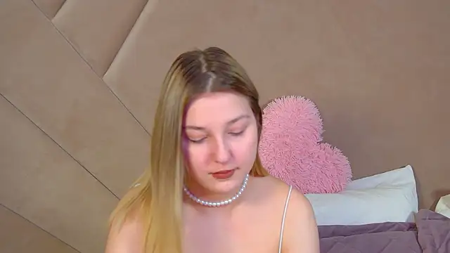 Snapshot of TinnaBurton chatting on 06.08.26 TinnaBurton online show from 06.08.26