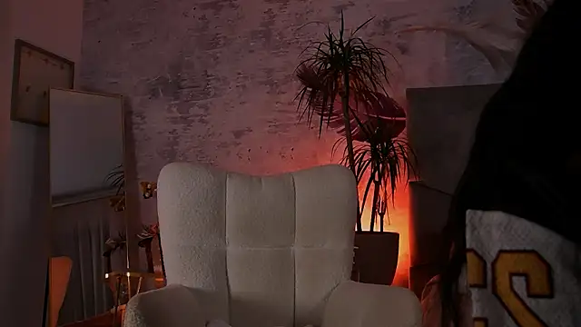 Snapshot of BriannaXmoon chatting on 02.17.26 BriannaXmoon online show from 02.17.26