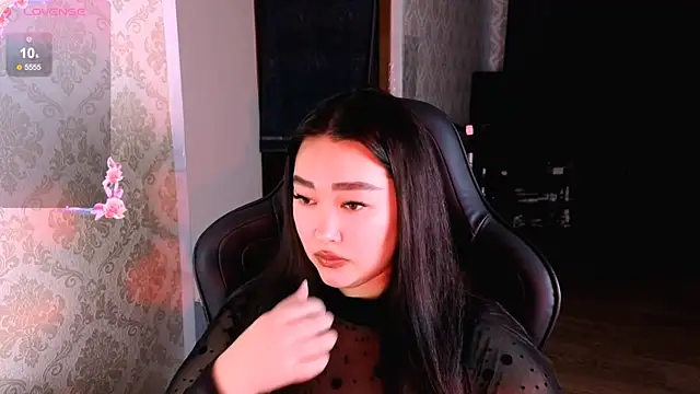 Emma Uilson online show from 12.21.25